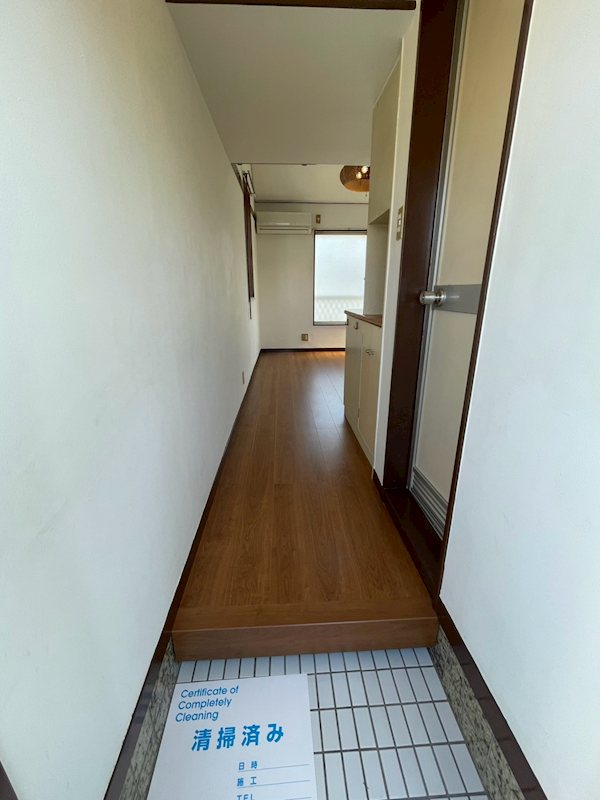フラットタキザワＢ 玄関