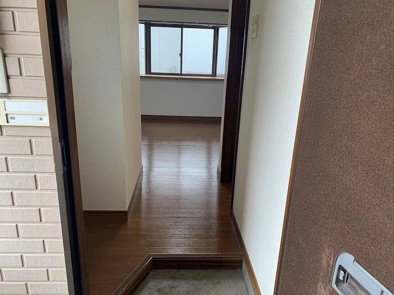 シャルム妻田 玄関