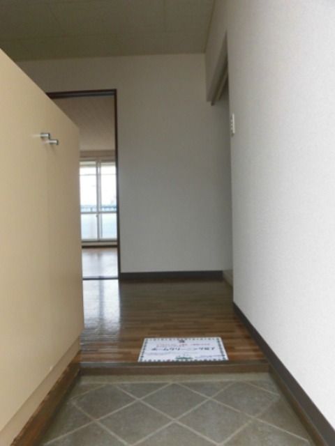第三さつきハイム 玄関