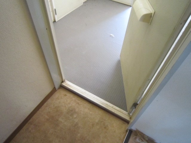 プラーズ愛甲C棟 玄関