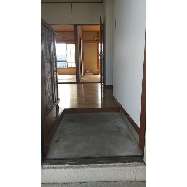 ハイツ・イズミ 玄関