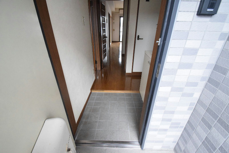 アトラクトマンショントムロ 玄関
