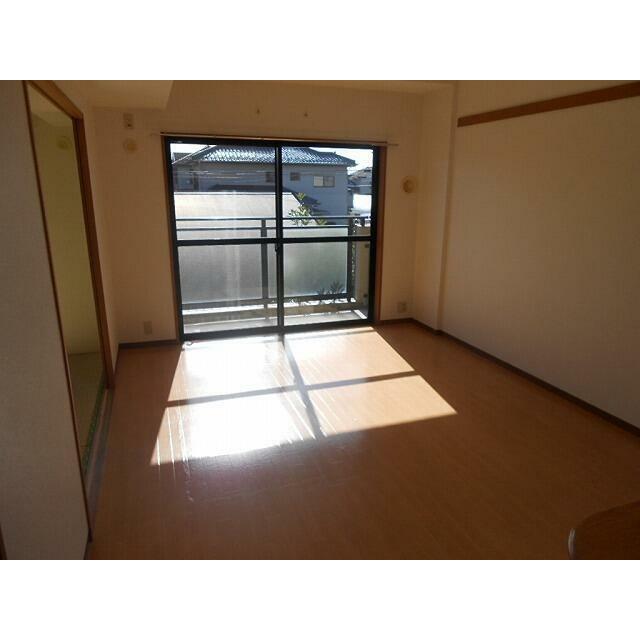 フローラ石川 リビング