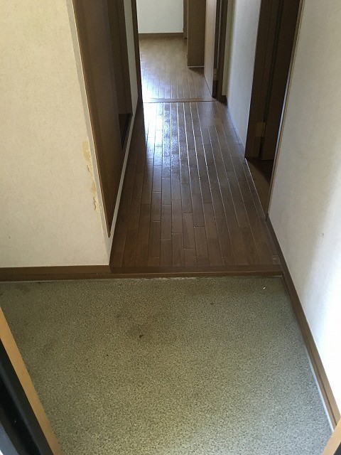 エンブレムⅠ 玄関