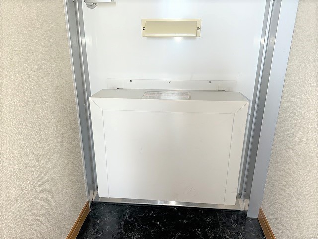 レオパレスハピネス 玄関