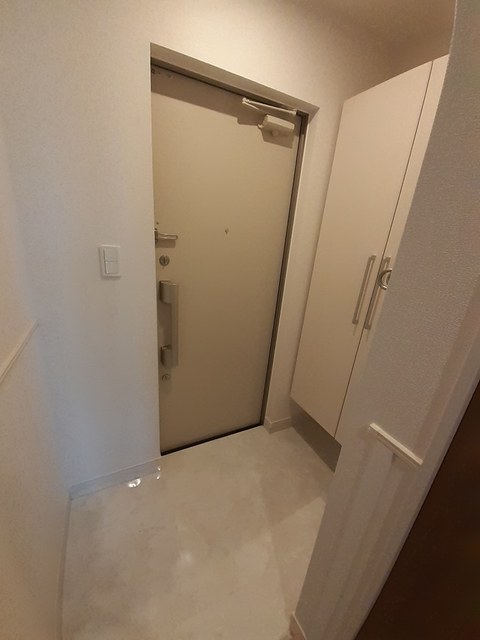 レ　セイバリー 玄関