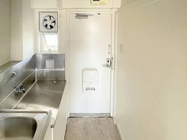 ビレッジハウス座間9号棟 玄関