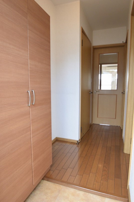 フェリース中根 玄関