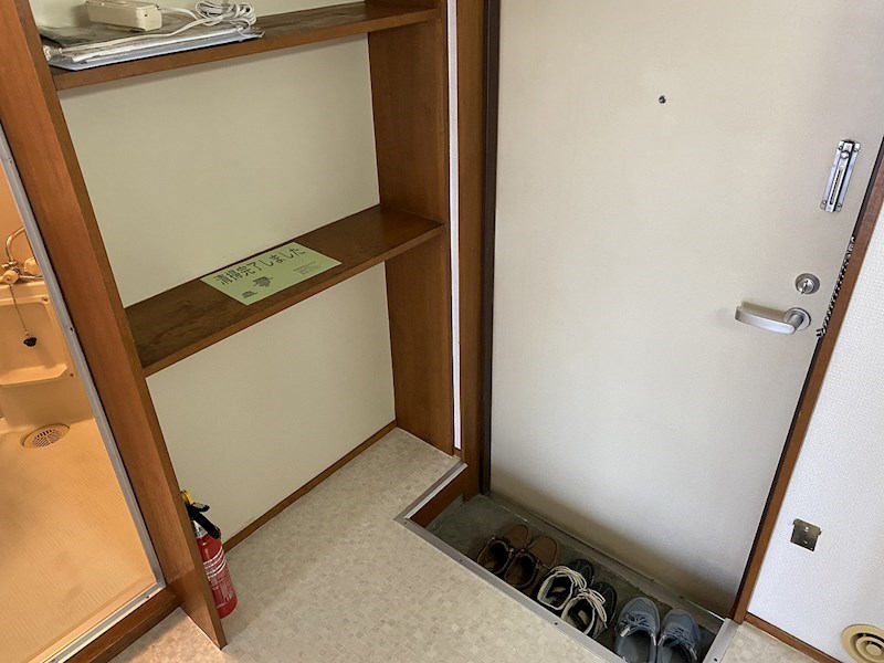 ゴッドハウス 玄関