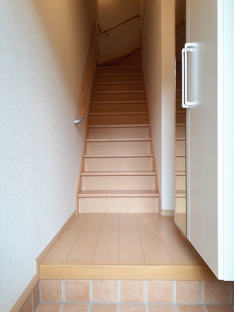 ヒルトップテラスＡ 玄関