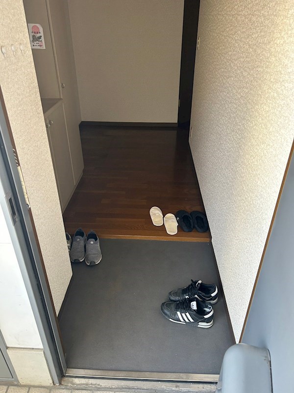 ホワイトレジデンス山口 玄関