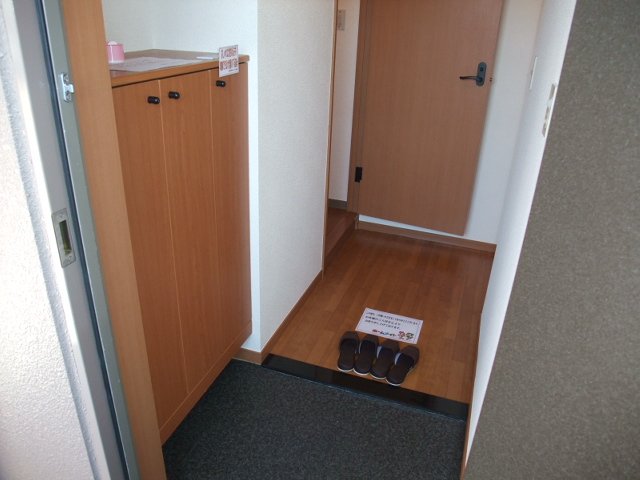 アールヴヘイム 玄関