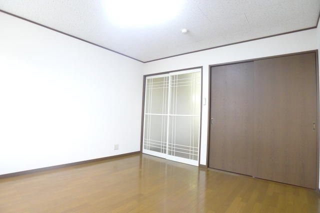 第二稲荷山ハイツ ベッドルーム