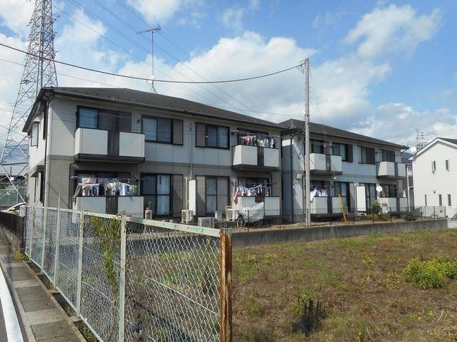 メゾン足柄  102号室 外観