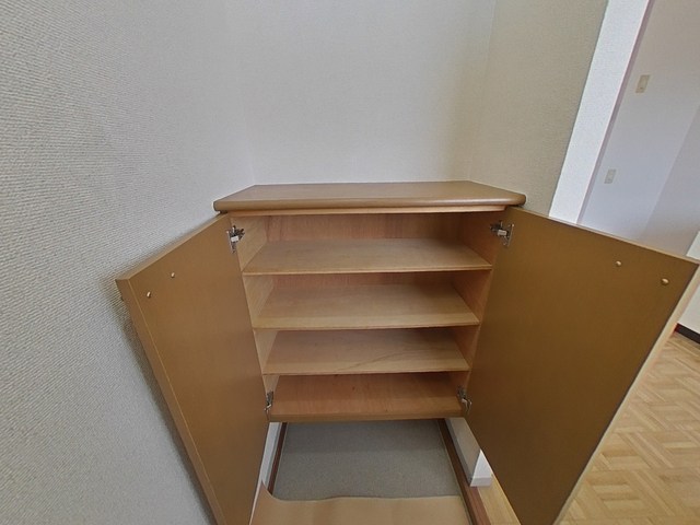 ドリス栢山C 玄関
