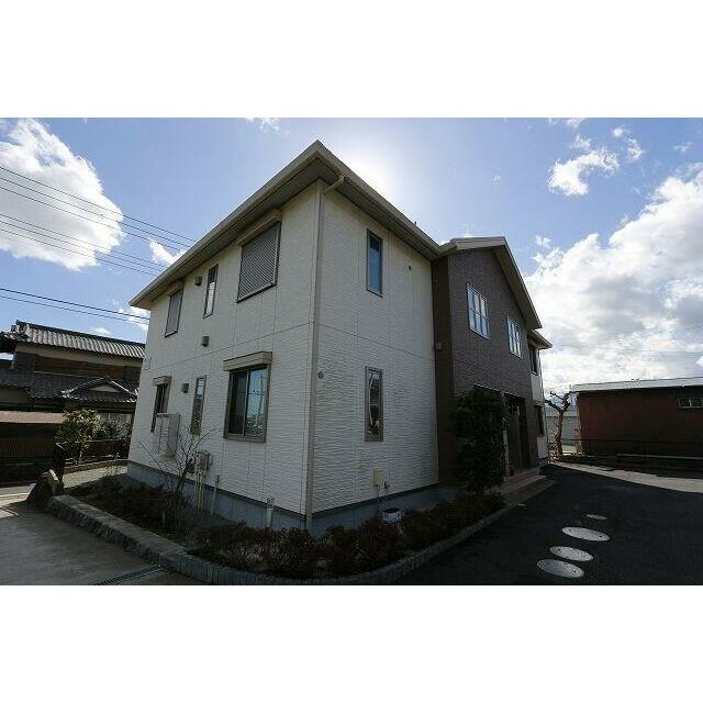 クワドリフォリオ 102号室 外観