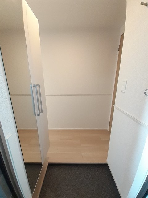 レヴィラージュ 玄関