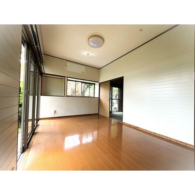 俣野町貸家 リビング