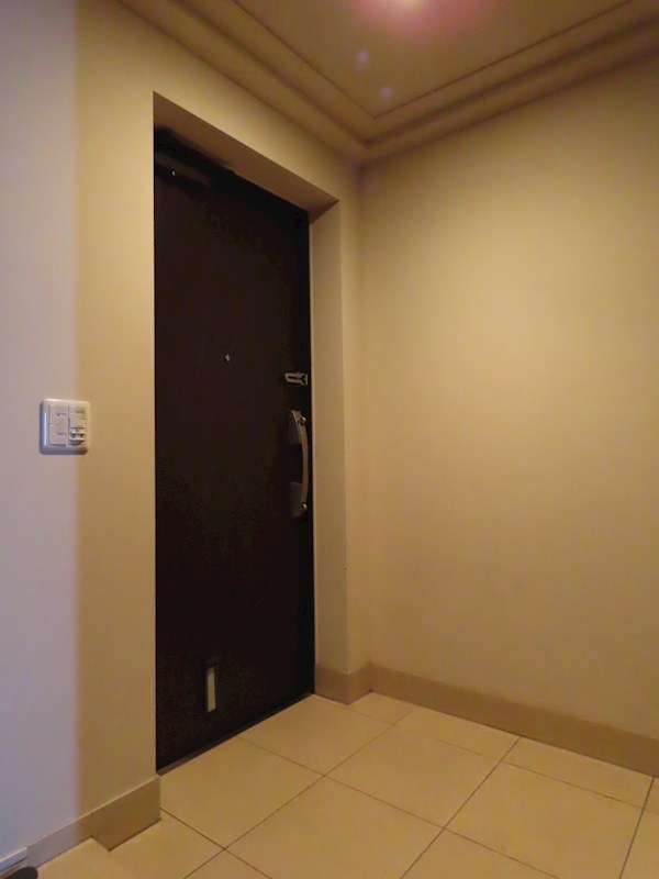 プラウド鵠沼橘 玄関