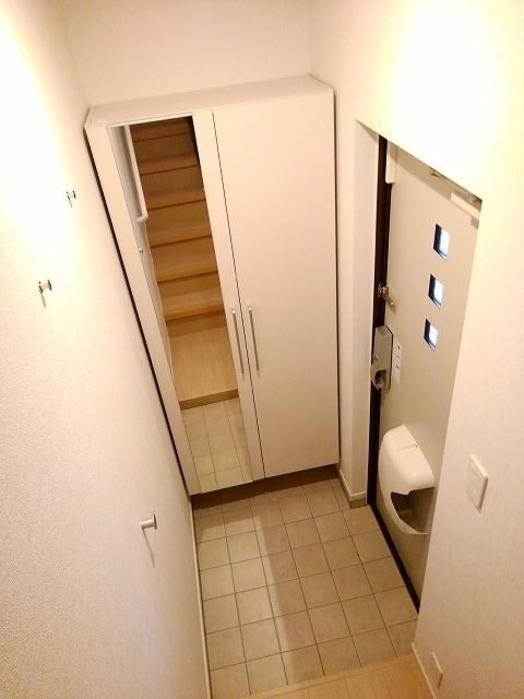 ヴェルテス六番館 玄関
