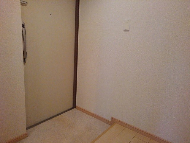 ヴァイオレットアツギ 玄関