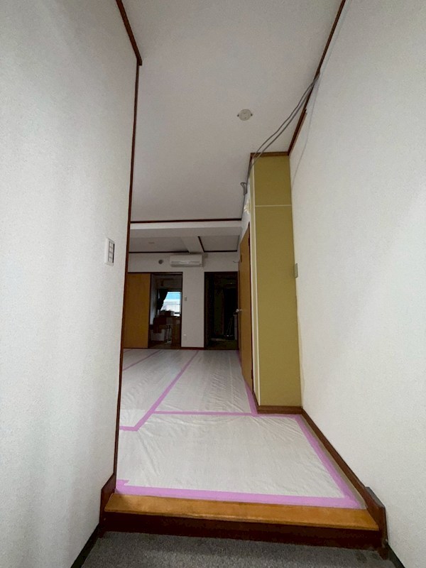 青木ビル 玄関