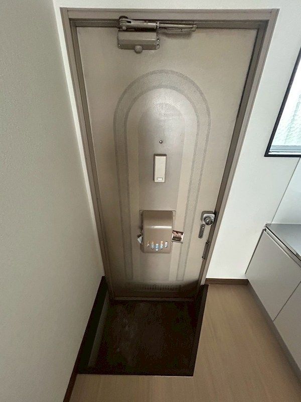 川名サンコーポ 玄関