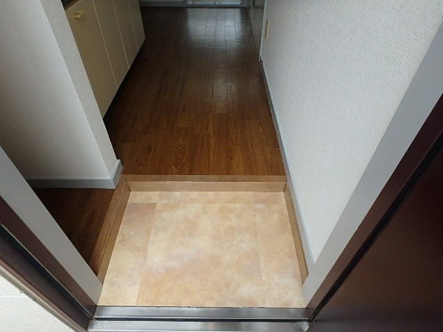 オートハイツ平塚 玄関