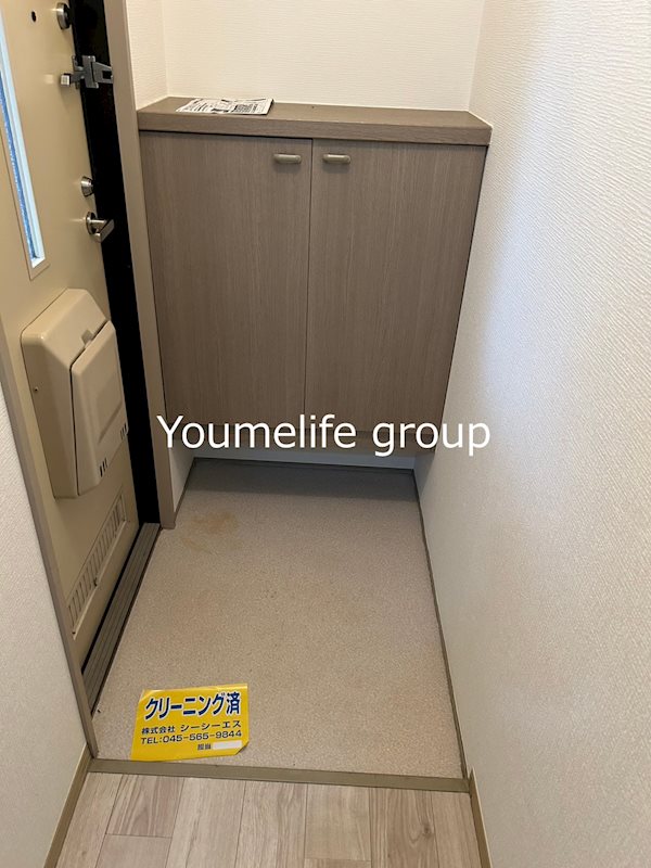 グランパルティールC 玄関