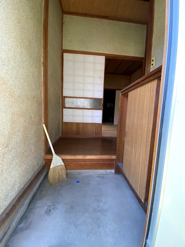 国府本郷　吉川貸家　西の３ 玄関