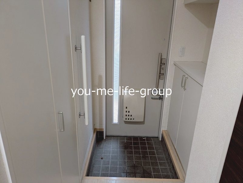 レジダンスB 玄関