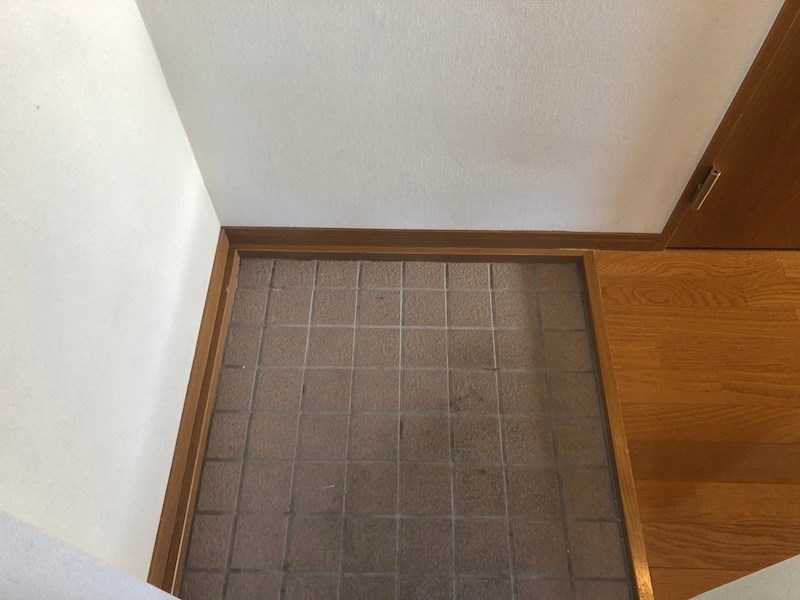 ガイア春日町 玄関