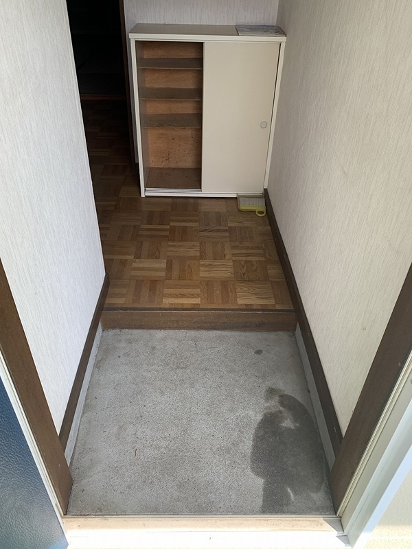 エレガンス堀山下 玄関