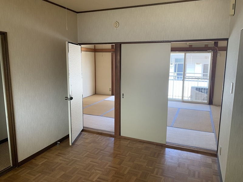 エレガンス堀山下 リビング