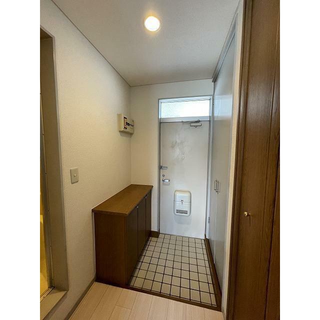 ハイツ山下 玄関