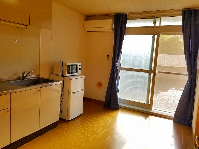 レオパレスＩＺＵＭＩ　Ⅰ リビング