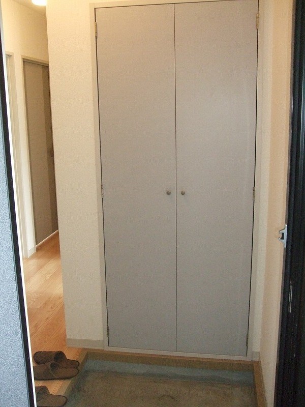 エステート山室 玄関