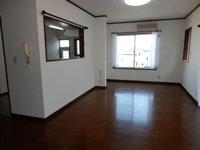 吉田町貸家 リビング