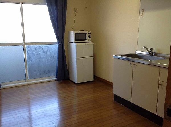 レオパレスＫＡＷＡＧＵＣＨＩ１ リビング