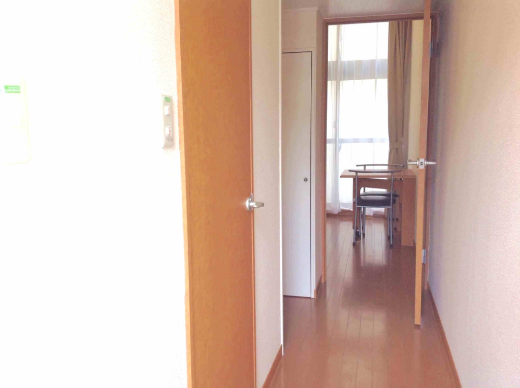 レオパレス成美 玄関