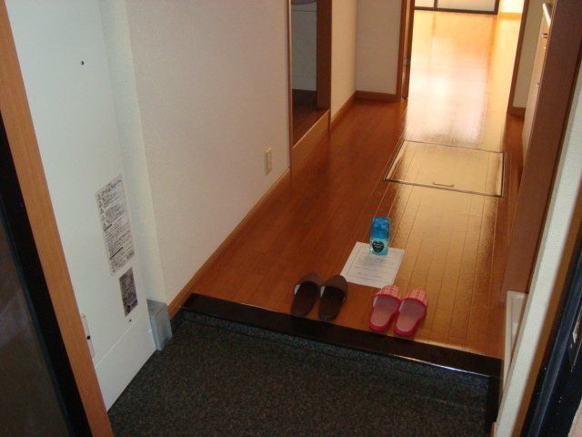 ポスト・マローネ 玄関