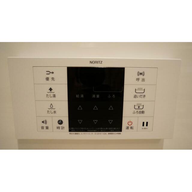 デザイナーズ　ワインレッドの色の部屋　クォーツマンション その他2