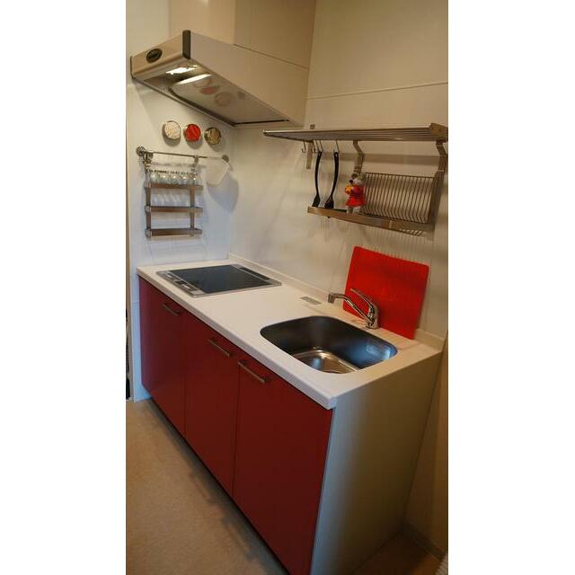 デザイナーズ　ワインレッドの色の部屋　クォーツマンション キッチン