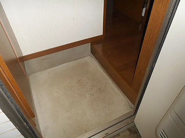 ラージガーデンD 玄関