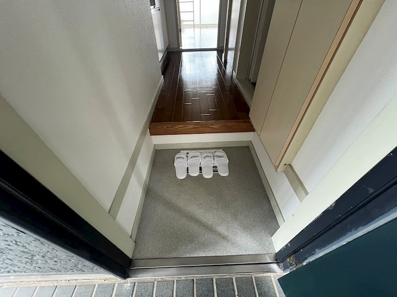 レオパレスブランカ 玄関