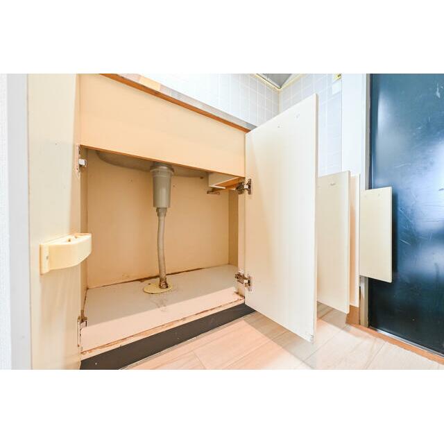 レオパレスブランカ 玄関