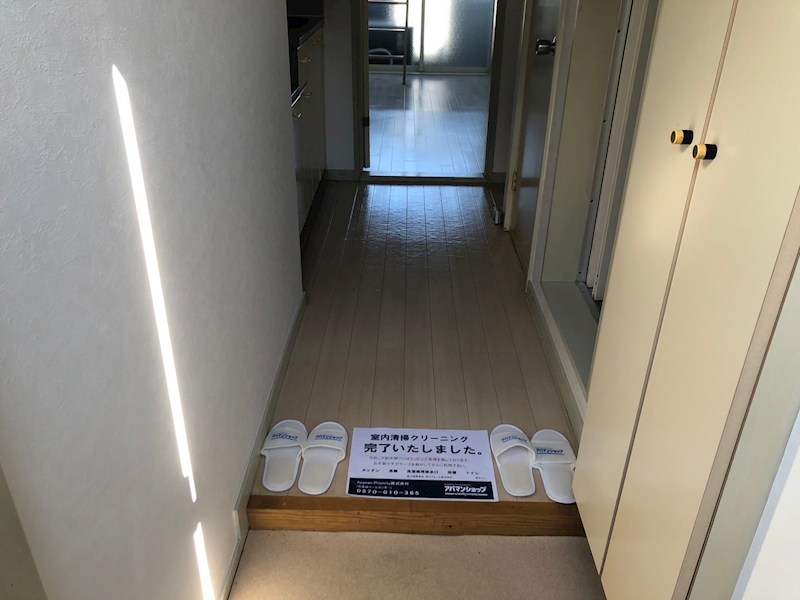 レオパレスブランカ 玄関