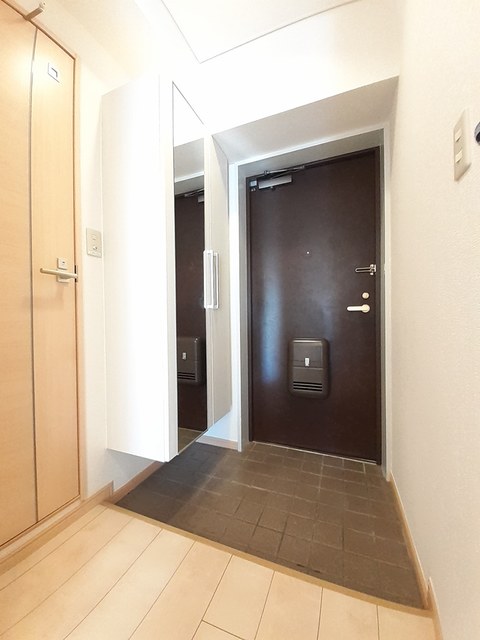 レポサール弥勒寺 玄関