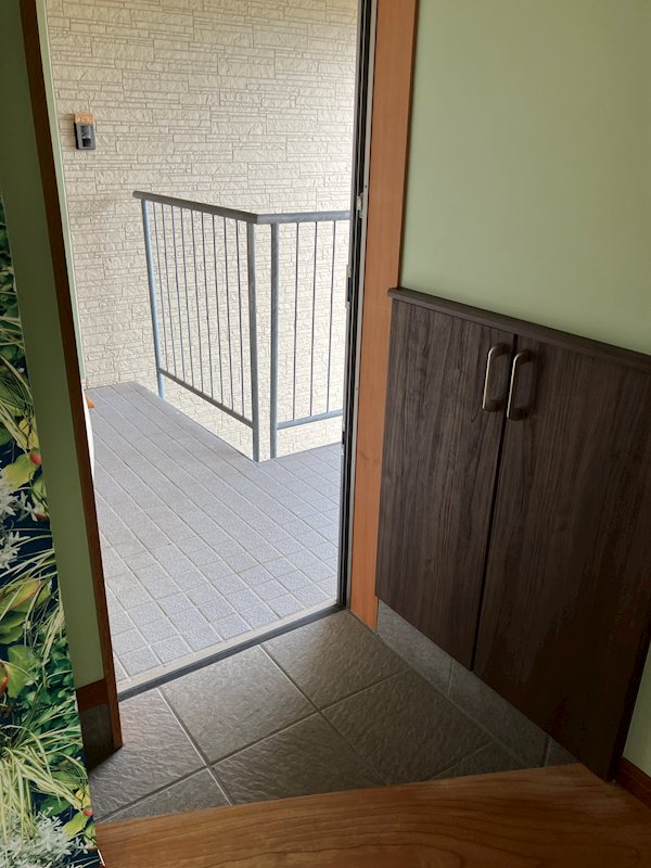 メゾン・ド・キキ 玄関