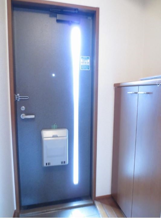 クレスト湘南 玄関